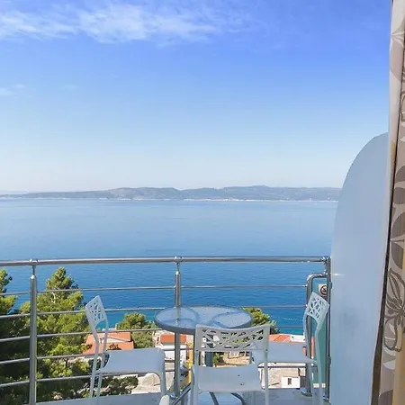 Issea Apartament *
