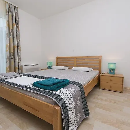 Apartament Issea *